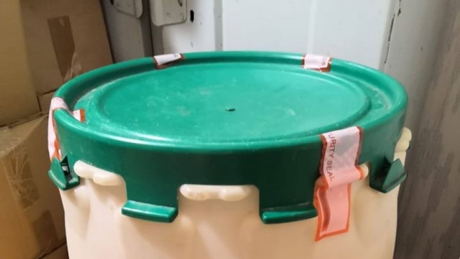 Salaspilī policija uziet nelegālā alkohola tirgošanas vietu