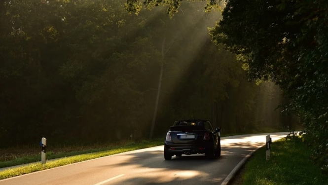 Par kabrioleta zādzību no nama pagalma Juglā aizturēts jaunietis