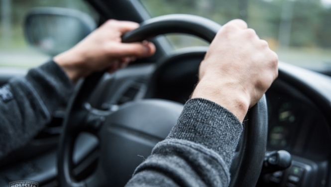 Policisti atklāj automašīnas zādzību Bolderājā