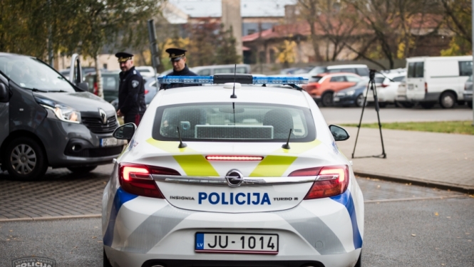 Valsts policija pabeidz izmeklēšanu kriminālprocesos par automašīnu zādzībām un vadīšanu reibumā, bez tiesībām