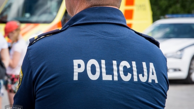 Par Vecmīlgrāvī izdarītu noziegumu sēriju aizturēti vīrieši; viens no viņiem mēģinājis izdarīt slepkavību