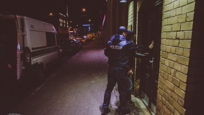 Par Rīgas Centrāltirgus apkaimē izdarītu laupīšanu aizturējām divas personas