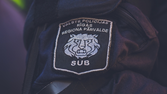 Aizdomās par slepkavības mēģinājumu pastiprinošos apstākļos aizturēti trīs jaunieši