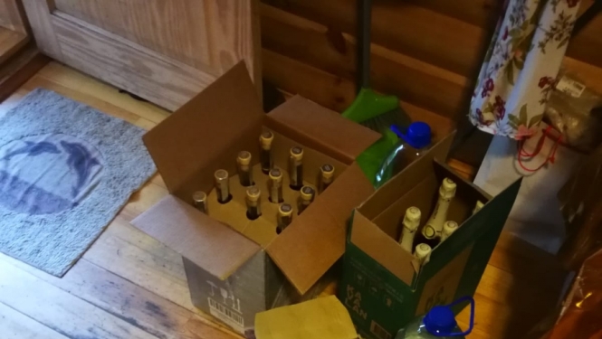 Imantā vīrieša garāžā atsavinām nelegālo alkoholu, cigaretes un degvielu
