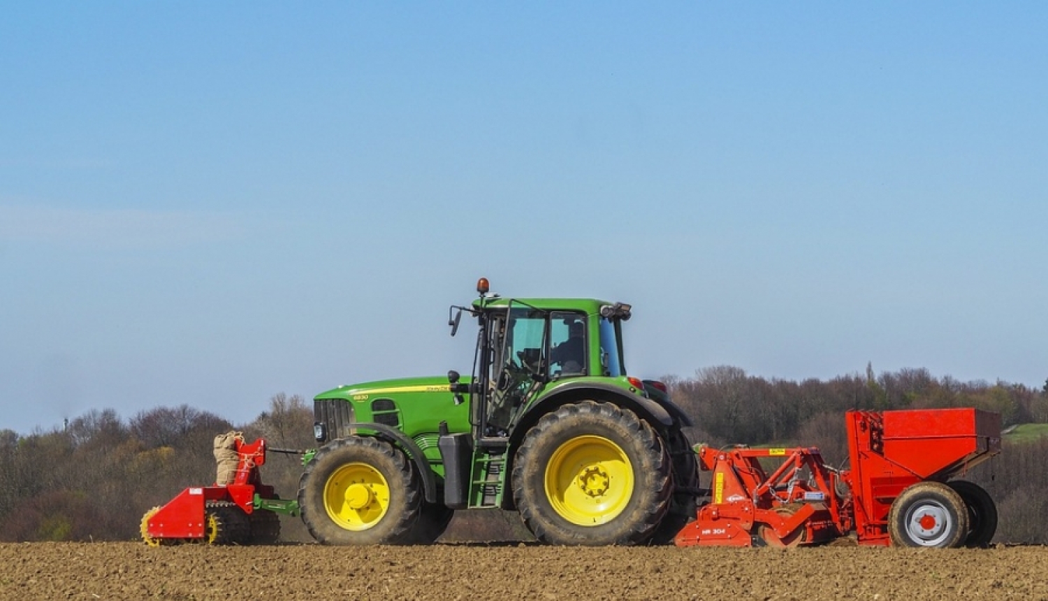 Pieaudzis GPS iekārtu zādzību skaits – sargi savu lauksaimniecības tehniku