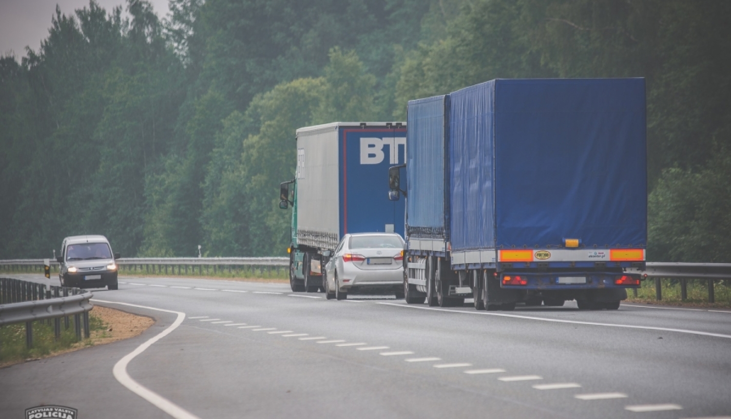 Aicinām kravas pārvadātājus būt atbildīgiem un aprīkot spēkratu ar atbilstošām riepām!