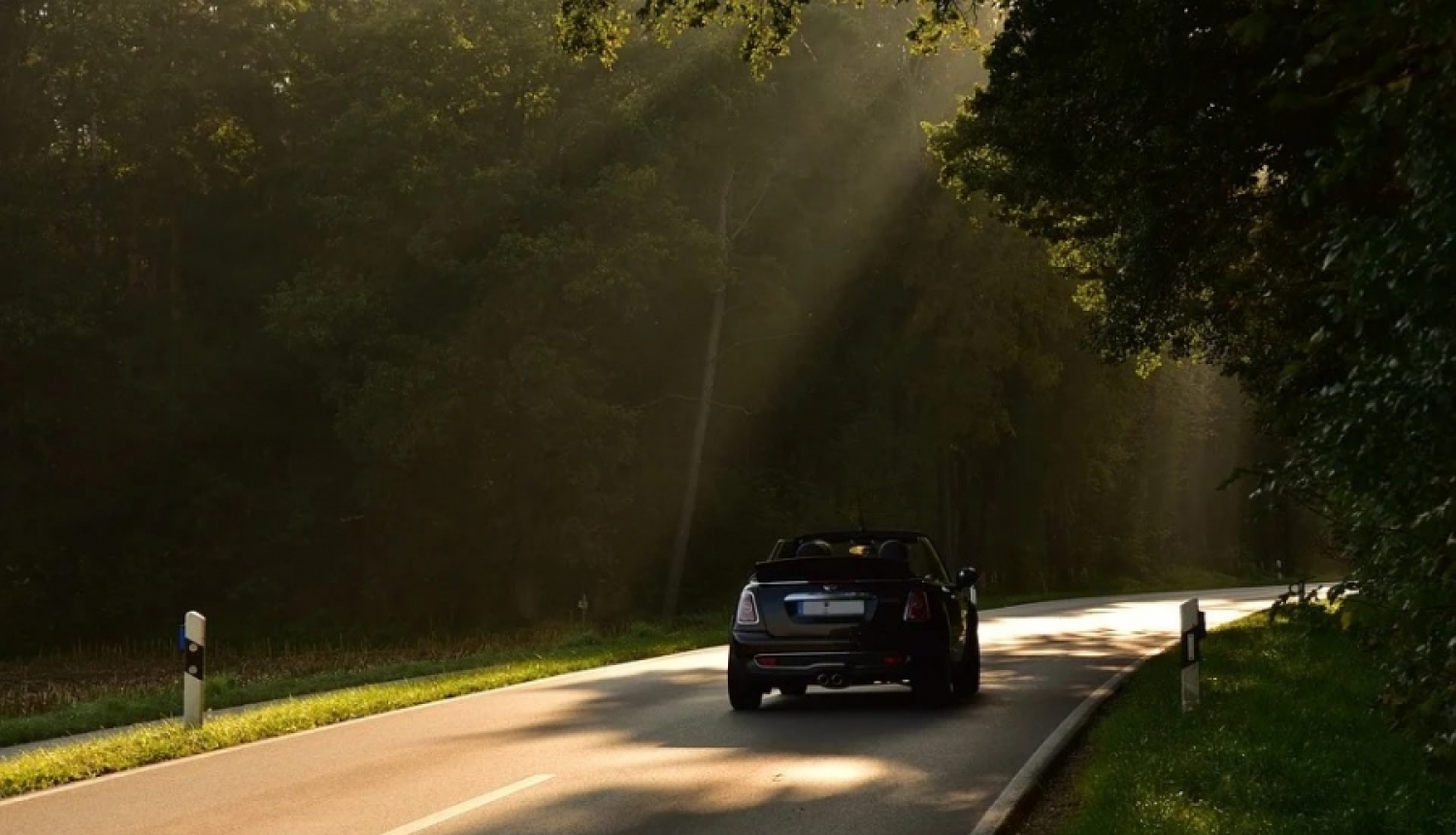 Par kabrioleta zādzību no nama pagalma Juglā aizturēts jaunietis