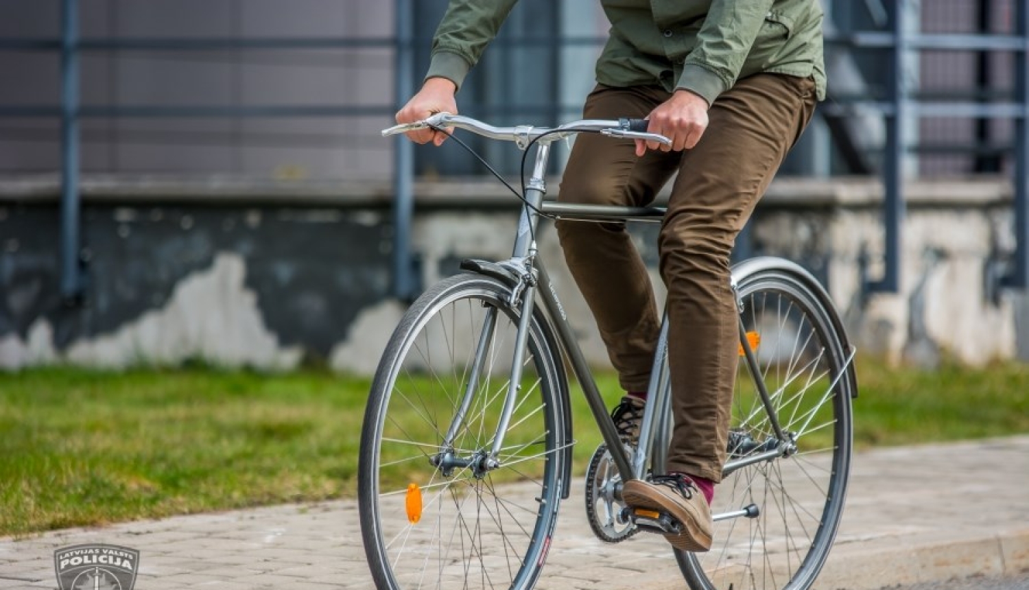 Par velosipēdu zādzību sēriju Sarkandaugavā, Vecmīlgrāvī un Klusajā centrā aizturēts vīrietis