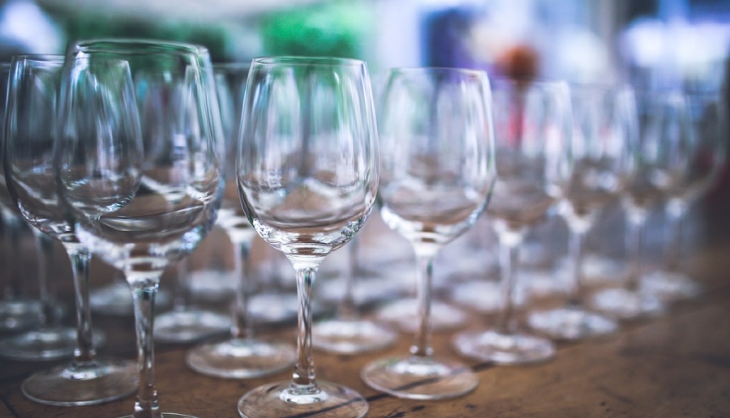 Septiņos Rīgas naktsklubos un bāros policija konstatē Covid-19 noteikto ierobežojumu pārkāpumus