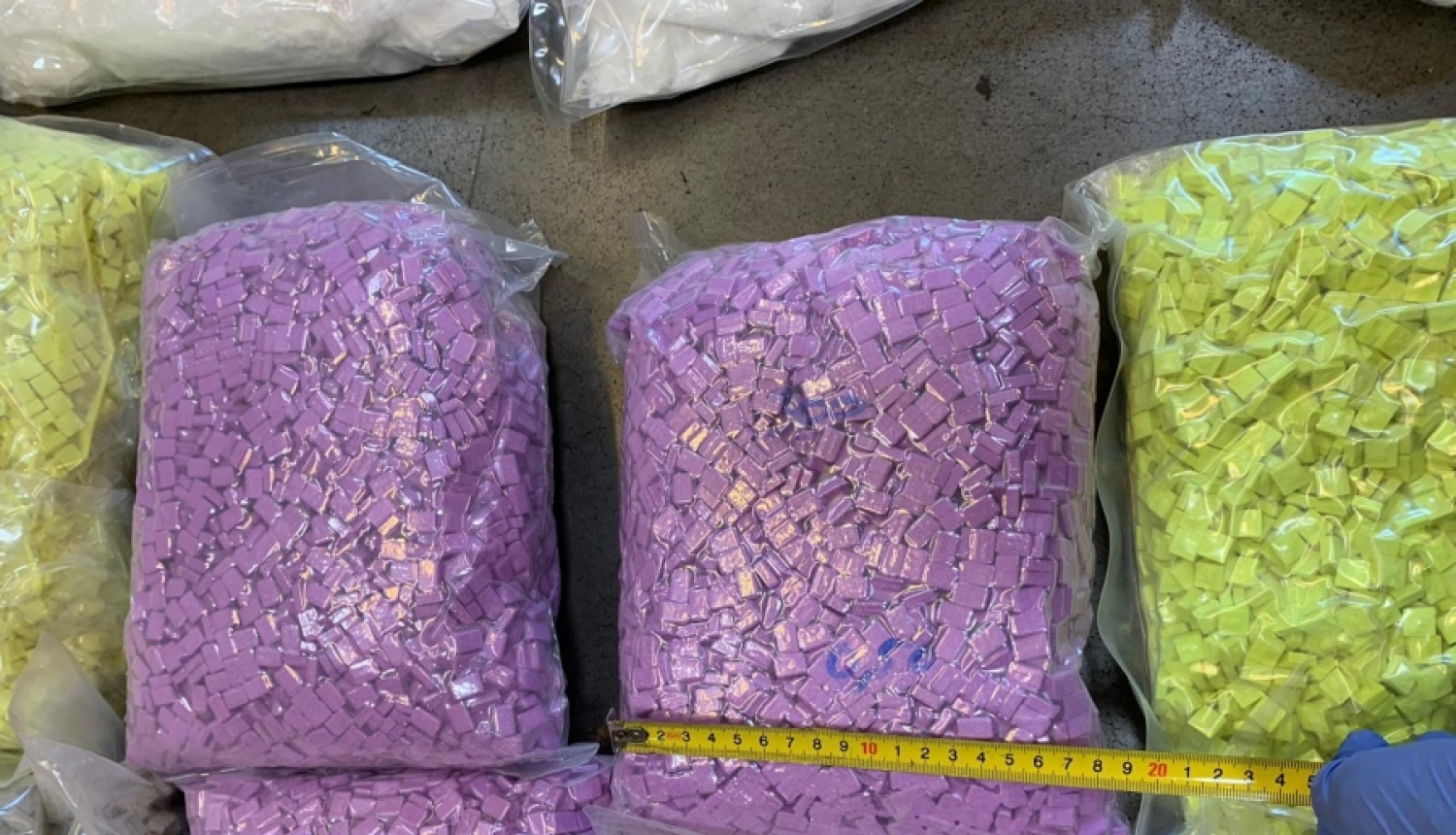 Policija aiztur organizētu grupu un izņem vairāk nekā 300 kilogramus dažādu narkotisko vielu