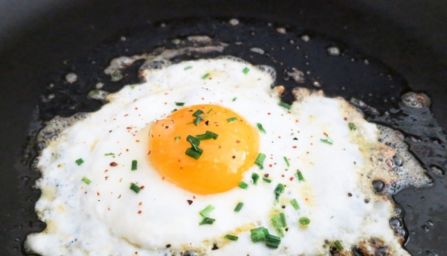 Siguldā deviņus gadus veca meitene savā dzīvoklī pamana vakariņojot svešinieku un izsauc policiju