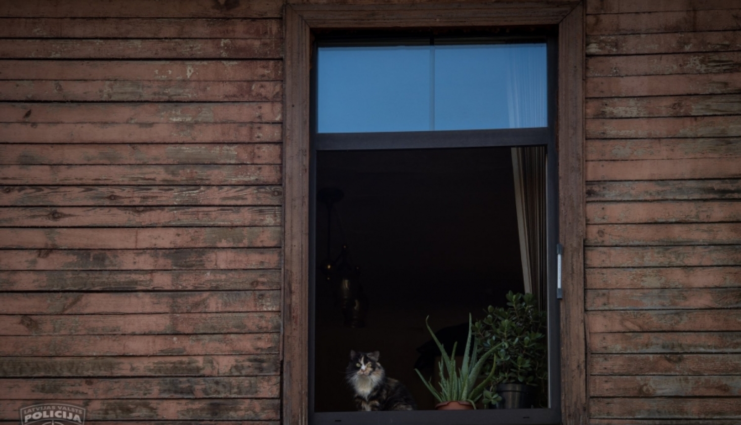 Aizturēts vīrietis, kurš šovasar apzadzis 15 dzīvokļus Rīgas centrā