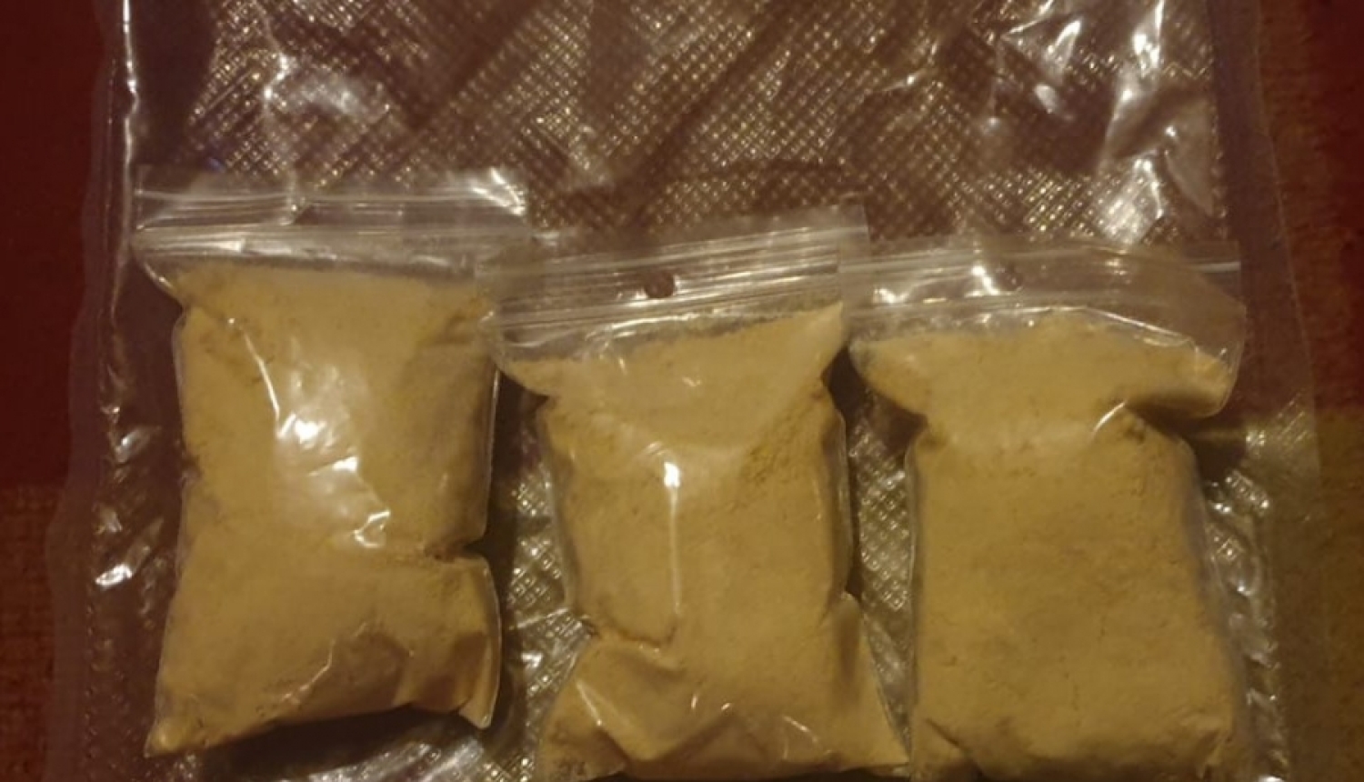 Policisti Rīgā aiztur vīrieti un atsavina aptuveni 200 gramu amfetamīna