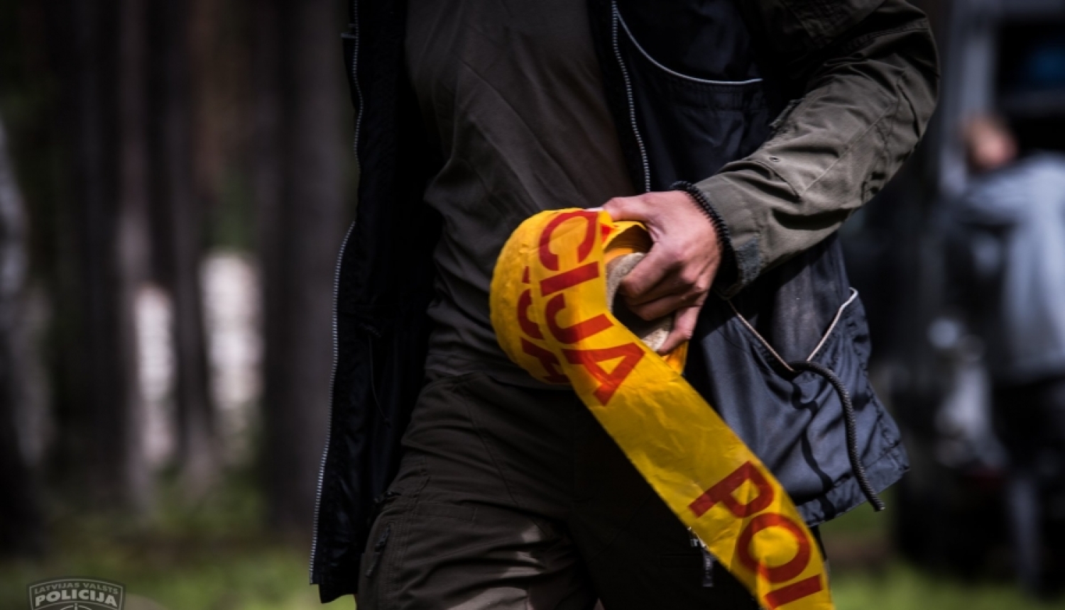 Saņemot informāciju par sadegušu automašīnu, policija atšķetina Ropažu novadā izdarītu slepkavību